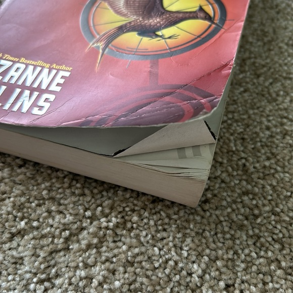 *SOLD* The Hunger Games and Catching Fire, Paperback Books - Picture 7 of 8